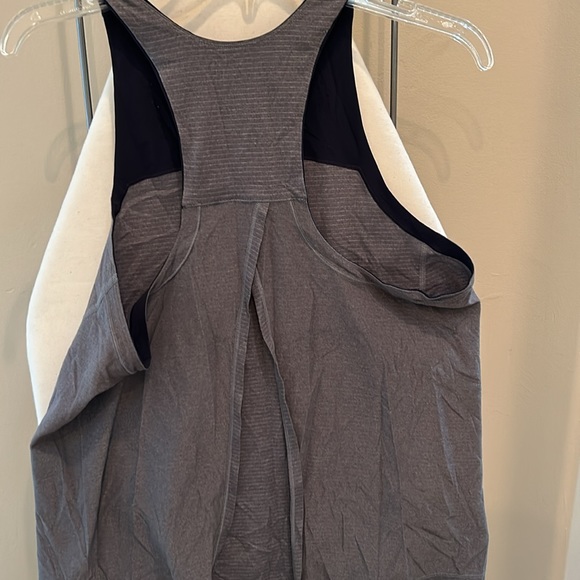 LULULEMON EXERCISE TANK TOP GRAY PINSTRIPE WITH BLACK PERFORATED FABRIC SIZE L - Picture 3 of 6